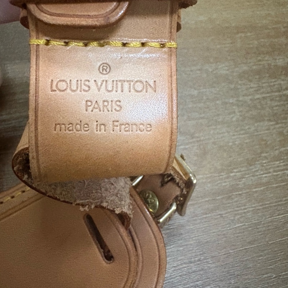 Louis Vuitton Beige Leather Tag with Yellow Stitching - Picture 4 of 6